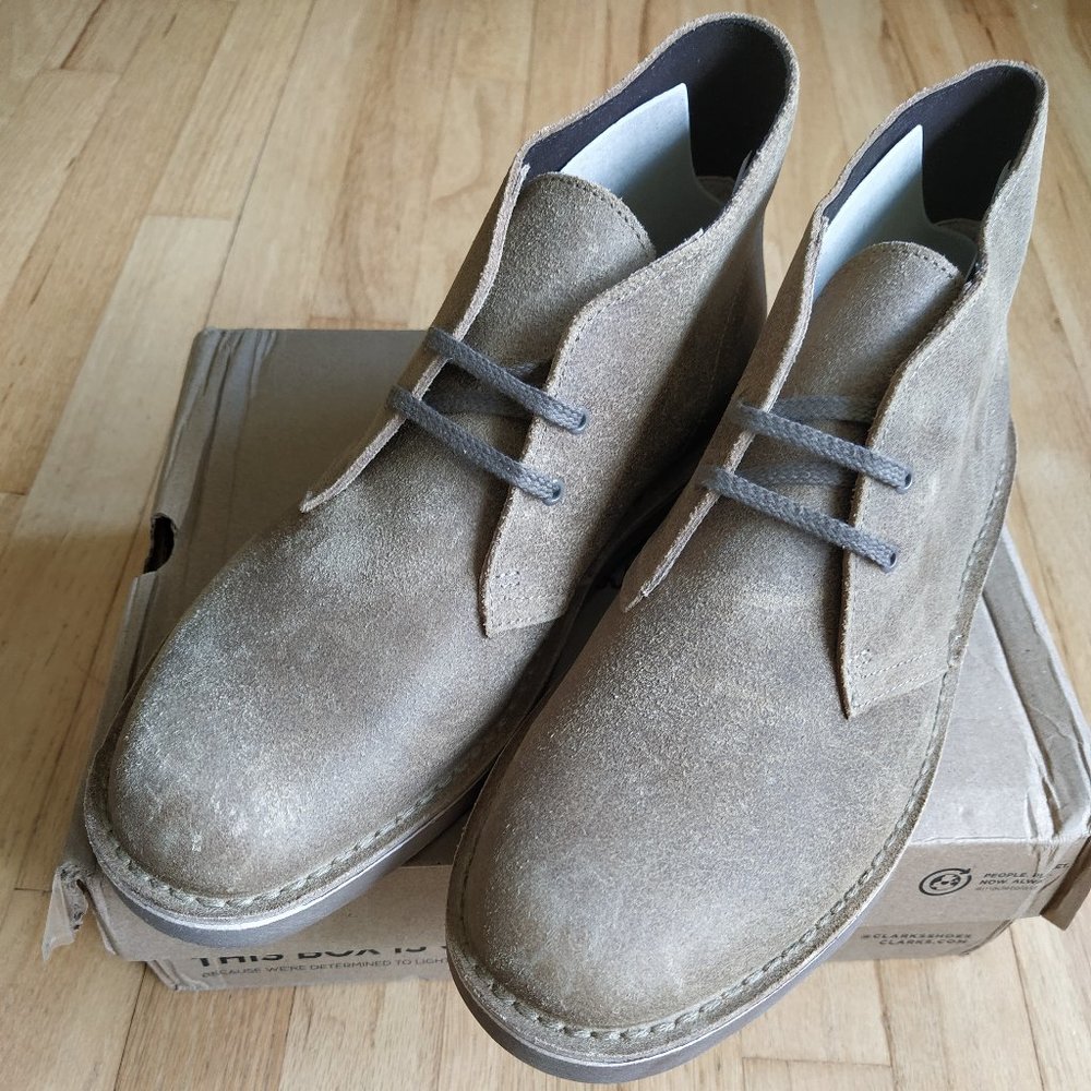 Clarks Suede Chukka Boots. Men's Size 10M. New with box.